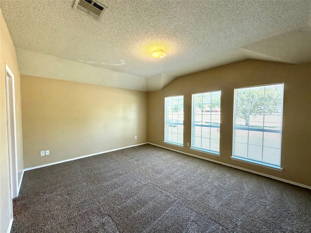 185 Rolling Court Lancaster, TX 75146