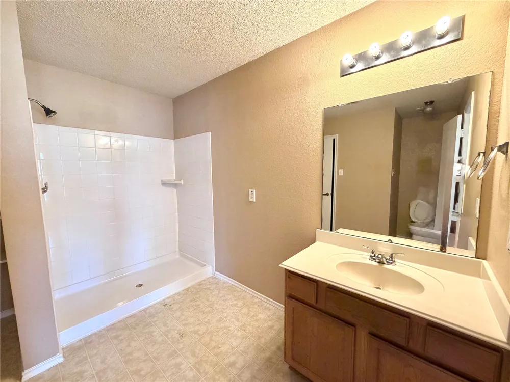 185 Rolling Court Lancaster, TX 75146