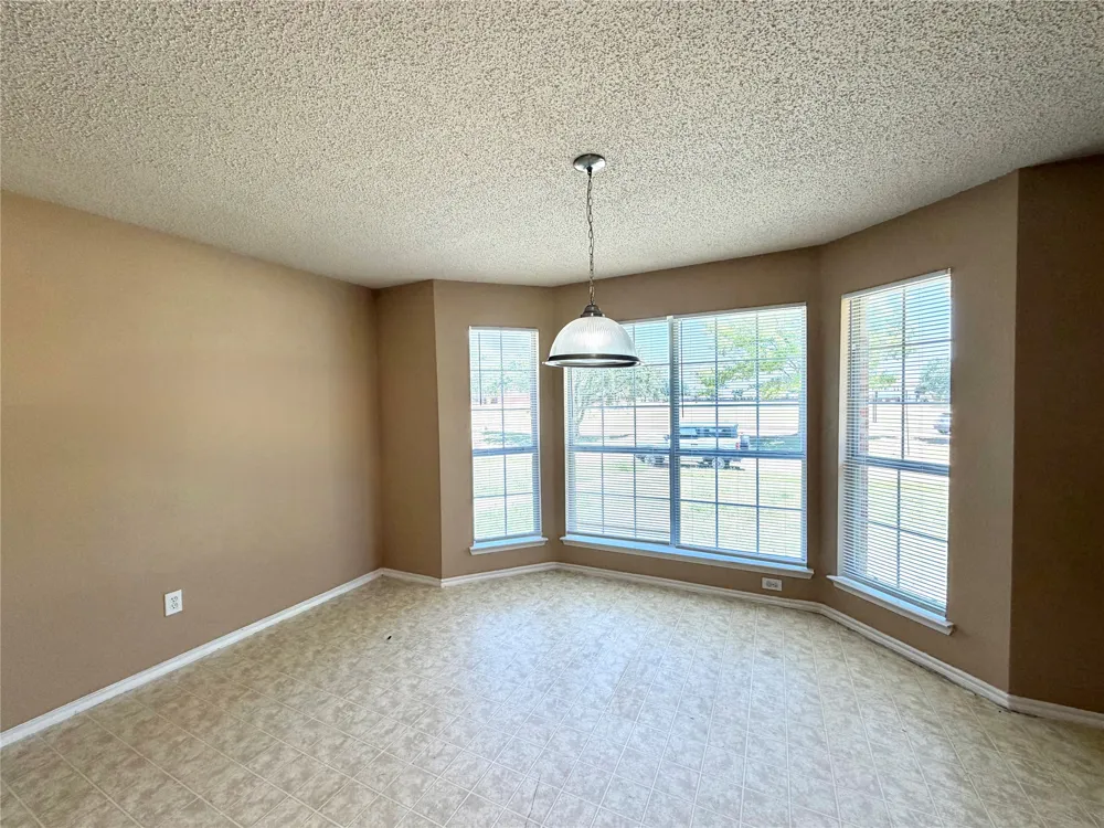 185 Rolling Court Lancaster, TX 75146