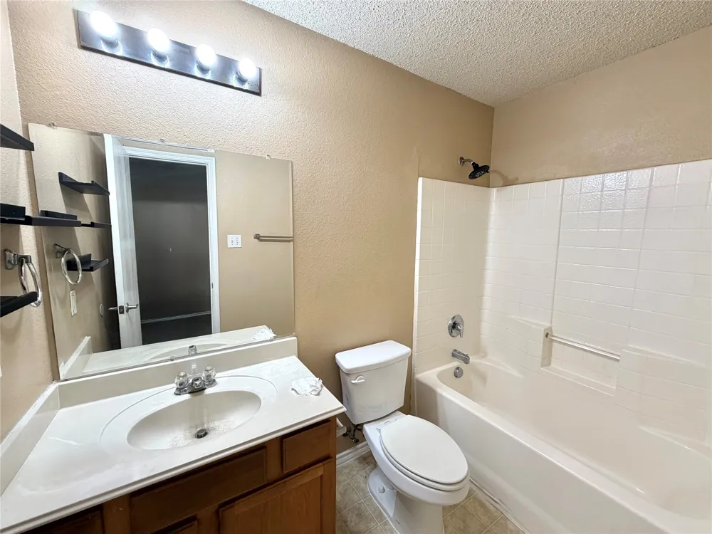 185 Rolling Court Lancaster, TX 75146