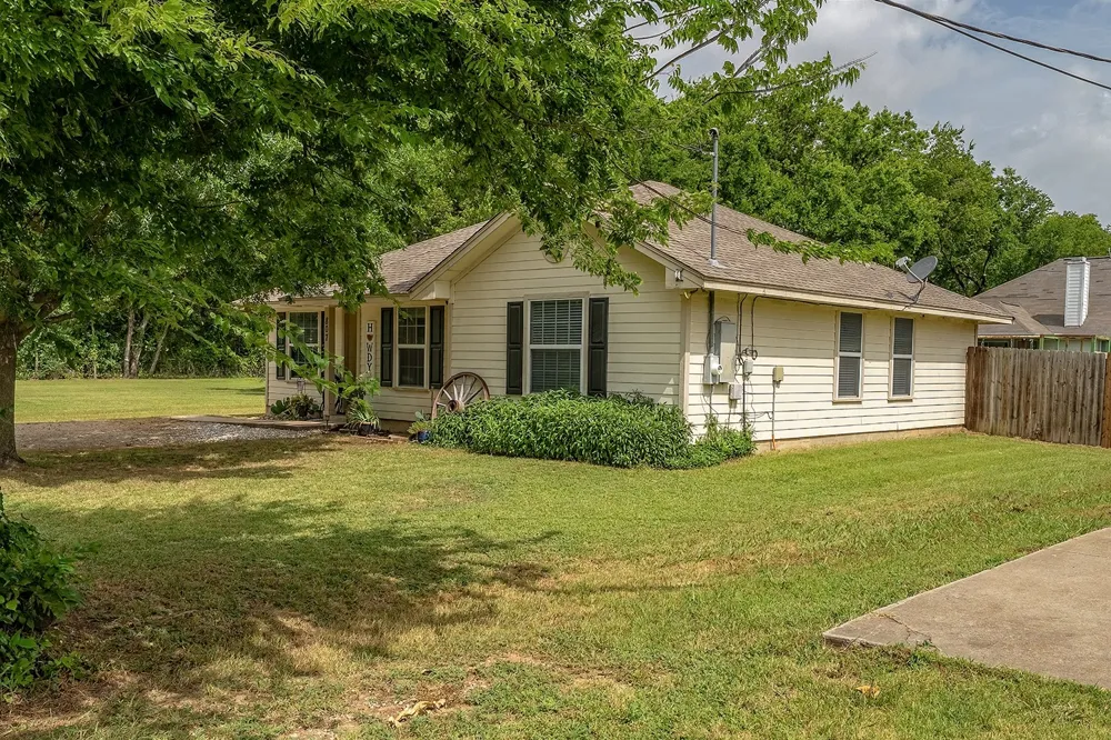 807 Lee Street Tioga, TX 76271