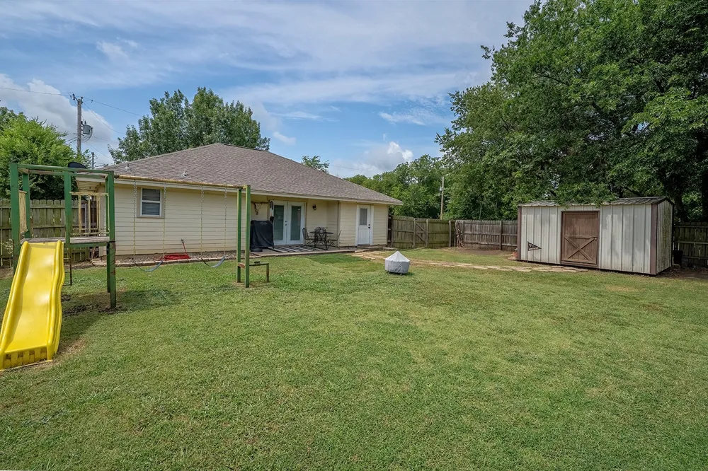 807 Lee Street Tioga, TX 76271