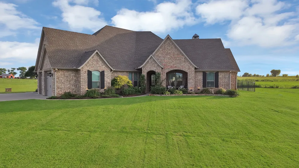 9688 Whispering Creek Terrace Grandview, TX 76050