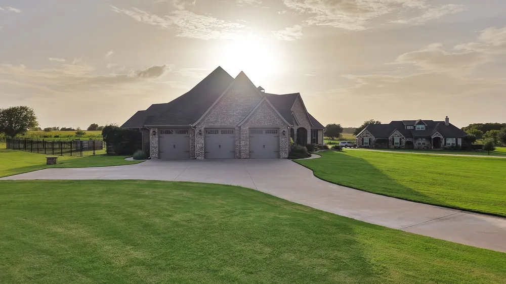 9688 Whispering Creek Terrace Grandview, TX 76050