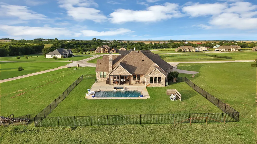 9688 Whispering Creek Terrace Grandview, TX 76050