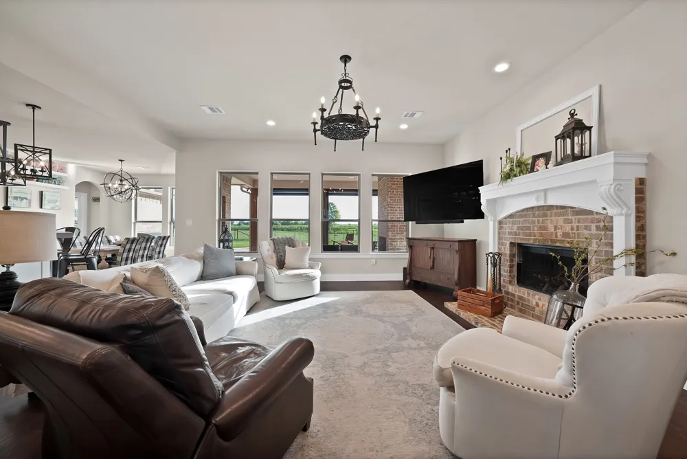 9688 Whispering Creek Terrace Grandview, TX 76050