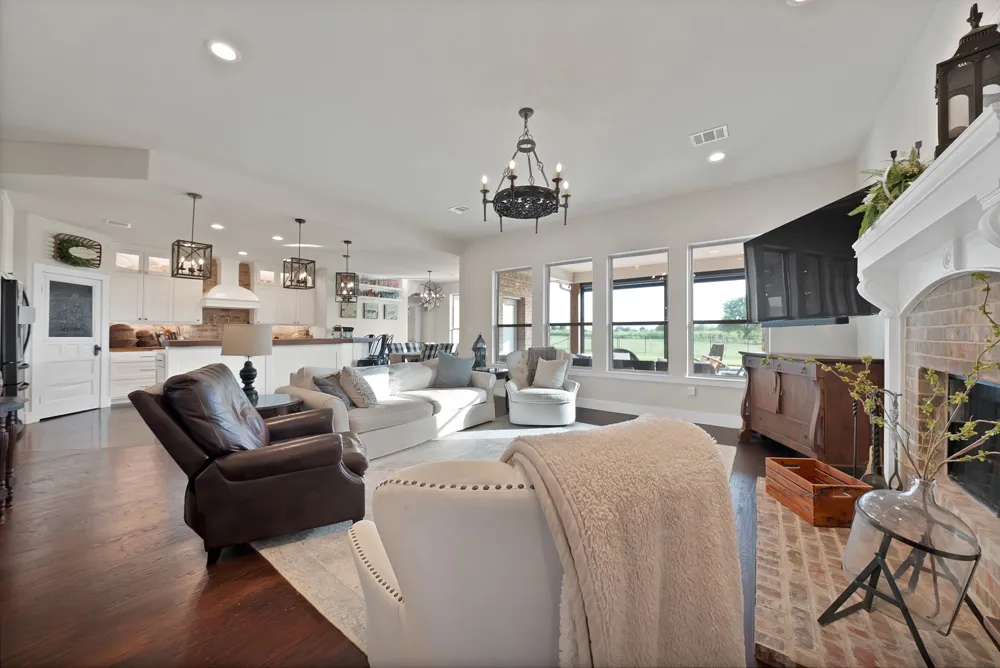9688 Whispering Creek Terrace Grandview, TX 76050