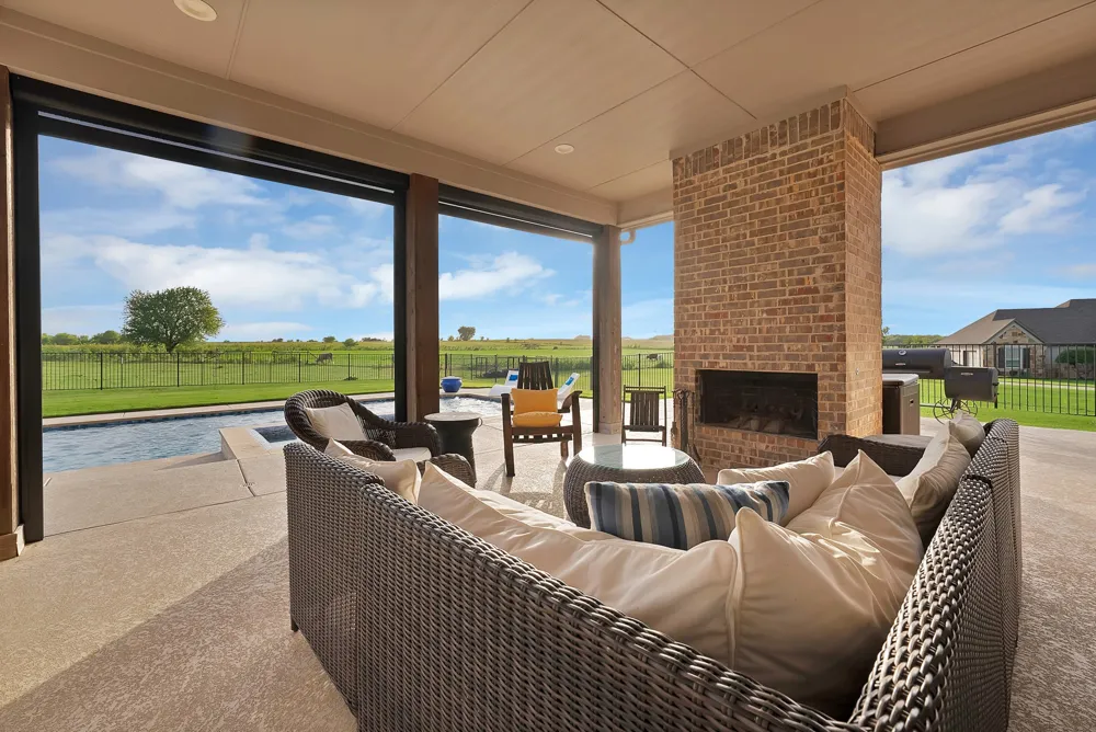 9688 Whispering Creek Terrace Grandview, TX 76050