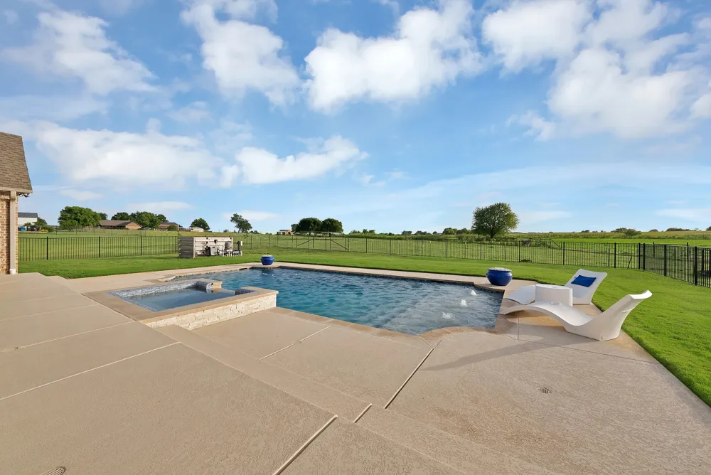 9688 Whispering Creek Terrace Grandview, TX 76050