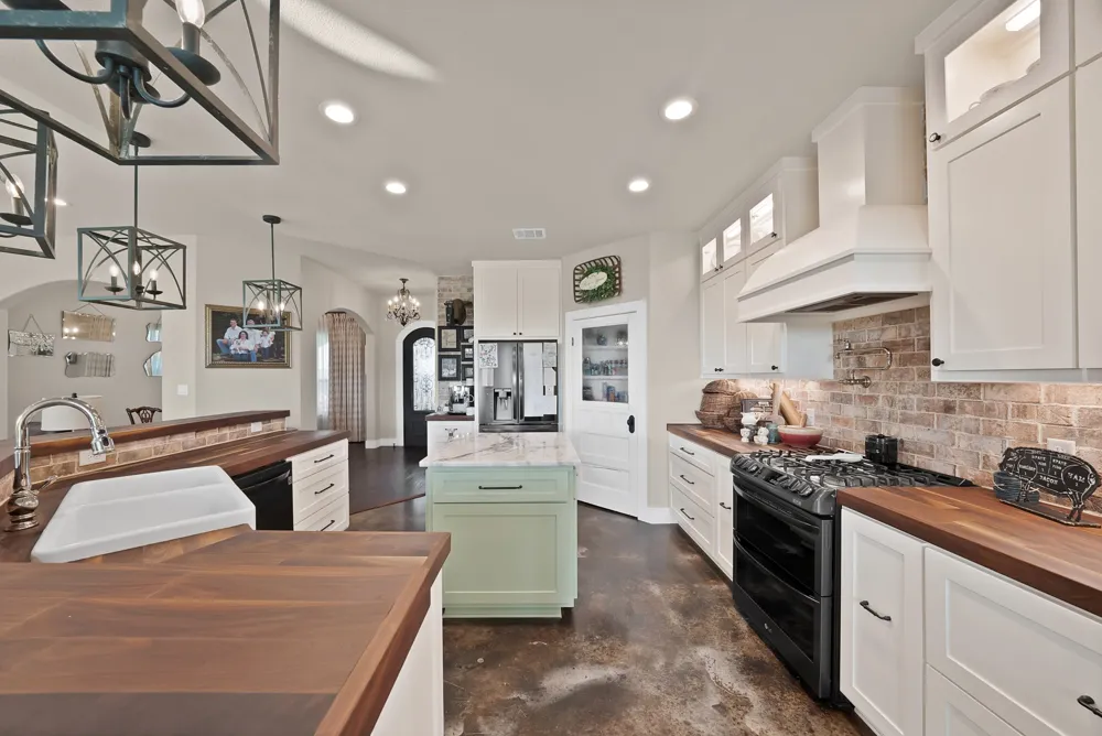 9688 Whispering Creek Terrace Grandview, TX 76050