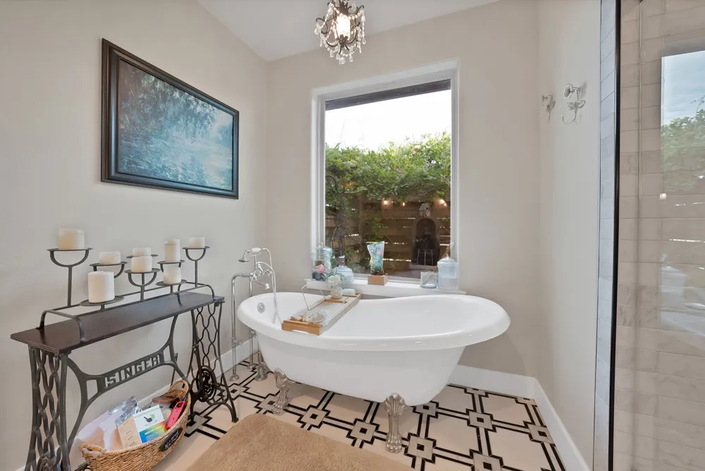 9688 Whispering Creek Terrace Grandview, TX 76050