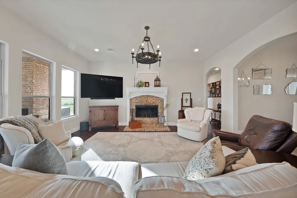 9688 Whispering Creek Terrace Grandview, TX 76050