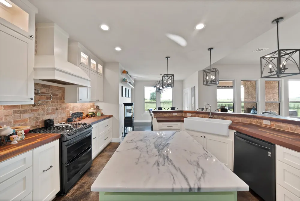 9688 Whispering Creek Terrace Grandview, TX 76050