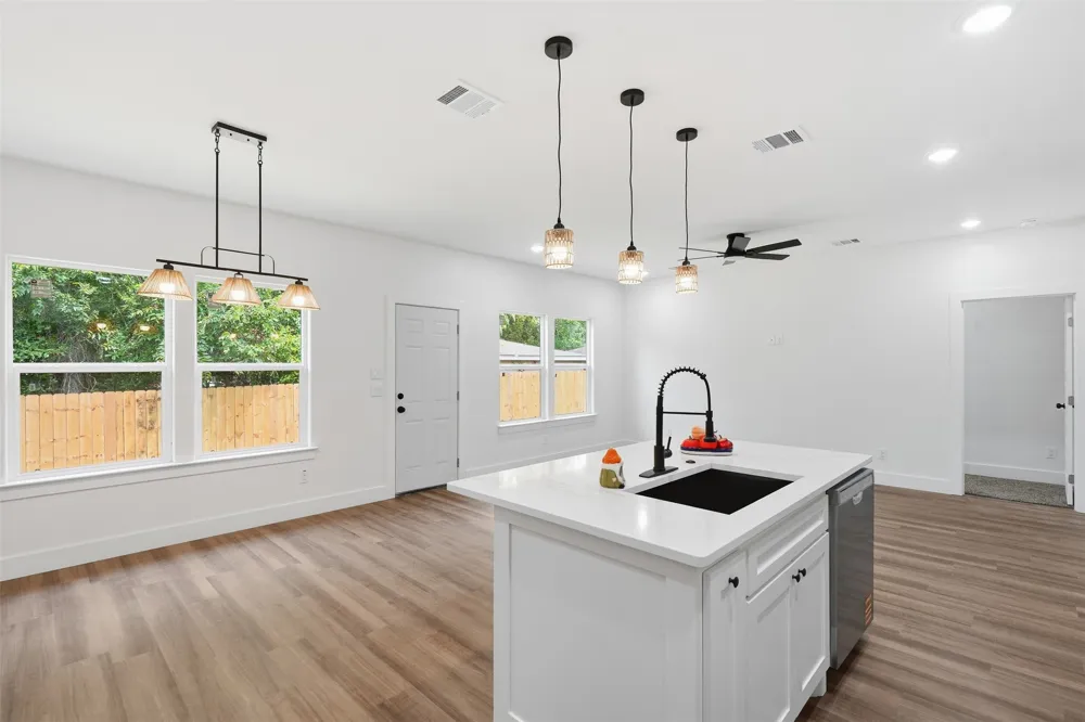 5931 Forest Haven Drive Forest Hill, TX 76119
