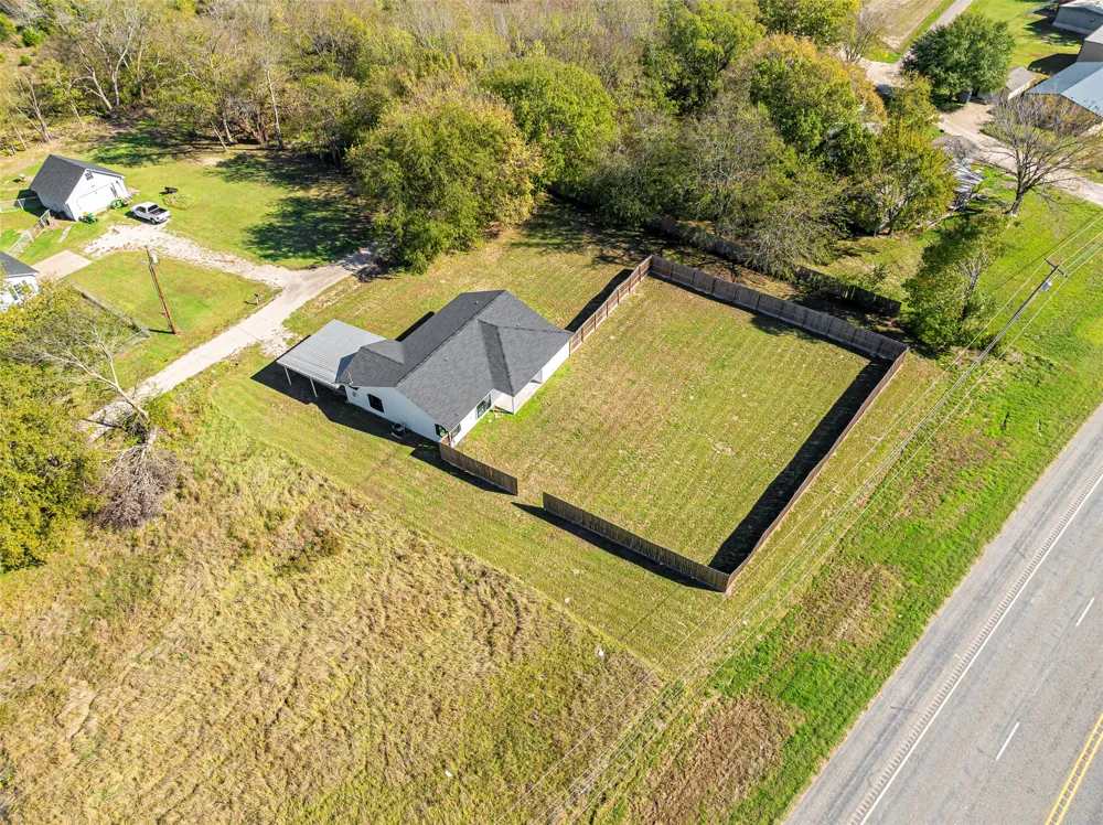 2538 County Road 3127 Greenville, TX 75402