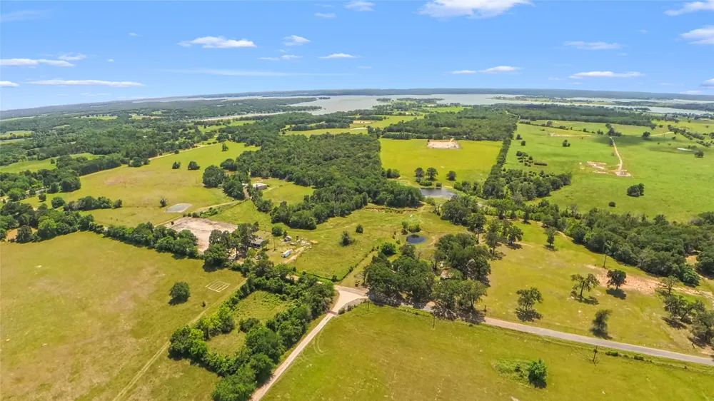 394 LCR 832 Donie, TX 75838