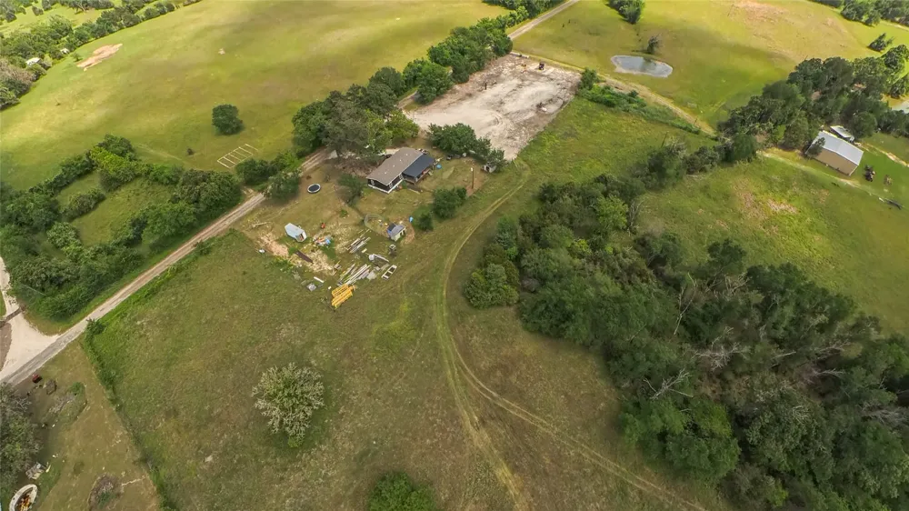 394 LCR 832 Donie, TX 75838