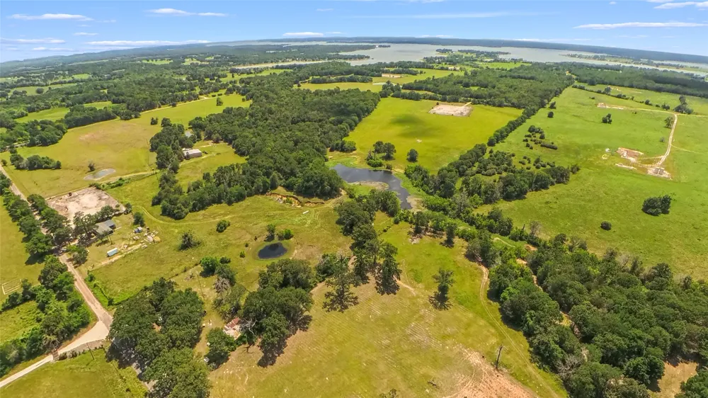 394 LCR 832 Donie, TX 75838