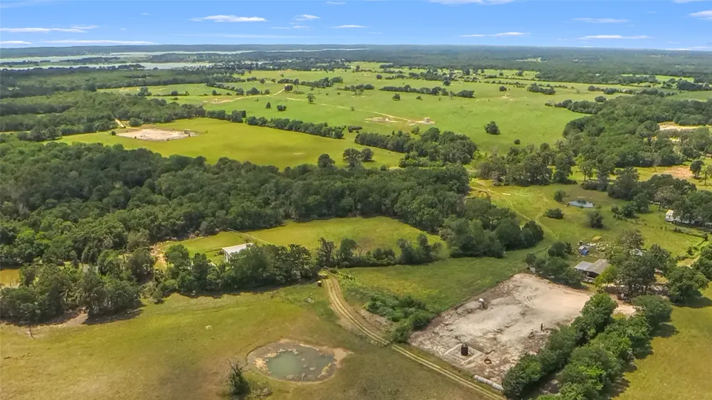 394 LCR 832 Donie, TX 75838