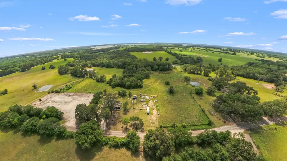 394 LCR 832 Donie, TX 75838