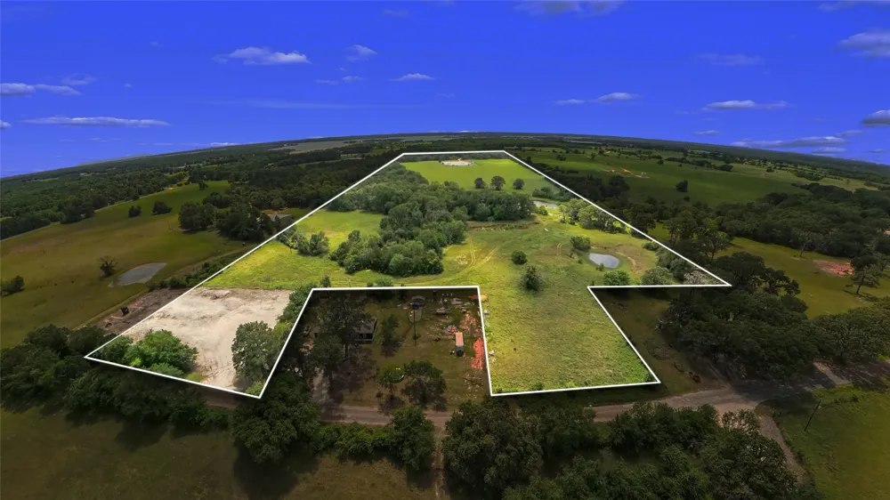 394 LCR 832 Donie, TX 75838