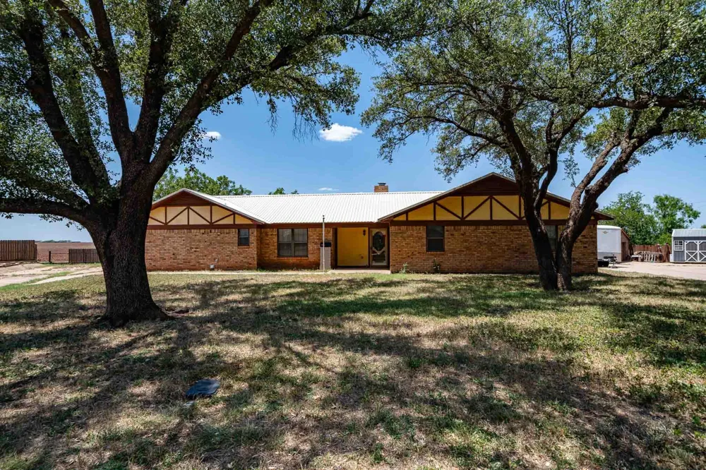 2100 Avenue Q Anson, TX 79501