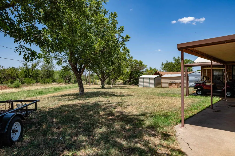 2100 Avenue Q Anson, TX 79501