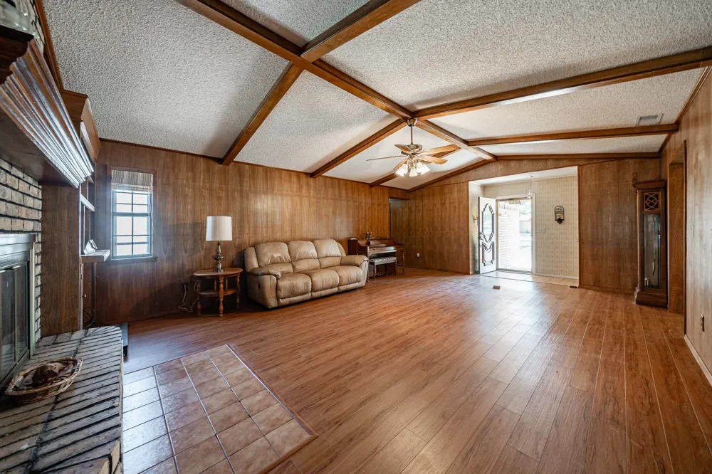 2100 Avenue Q Anson, TX 79501
