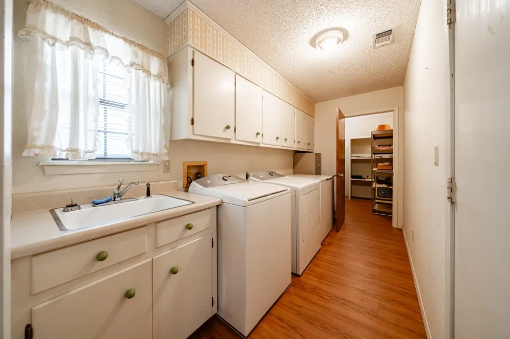 2100 Avenue Q Anson, TX 79501