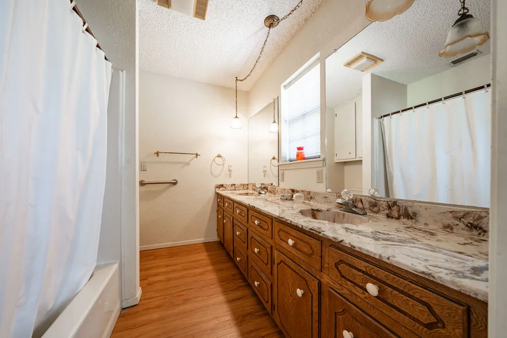 2100 Avenue Q Anson, TX 79501