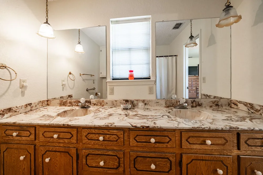 2100 Avenue Q Anson, TX 79501