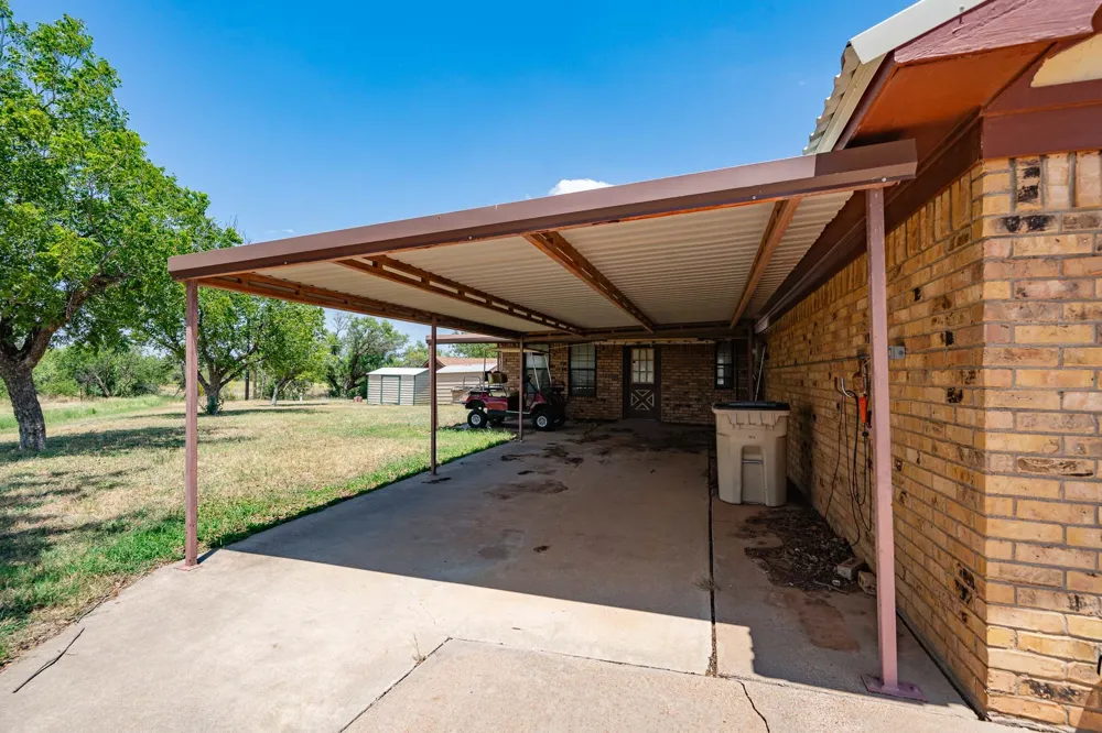 2100 Avenue Q Anson, TX 79501