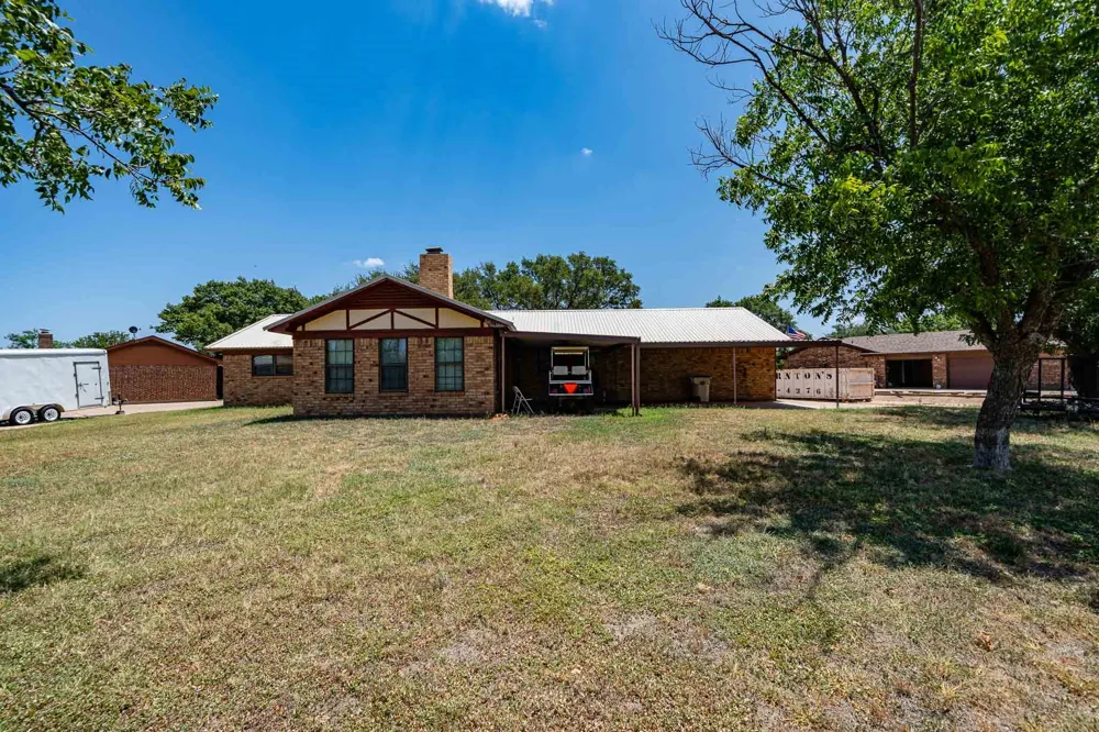 2100 Avenue Q Anson, TX 79501