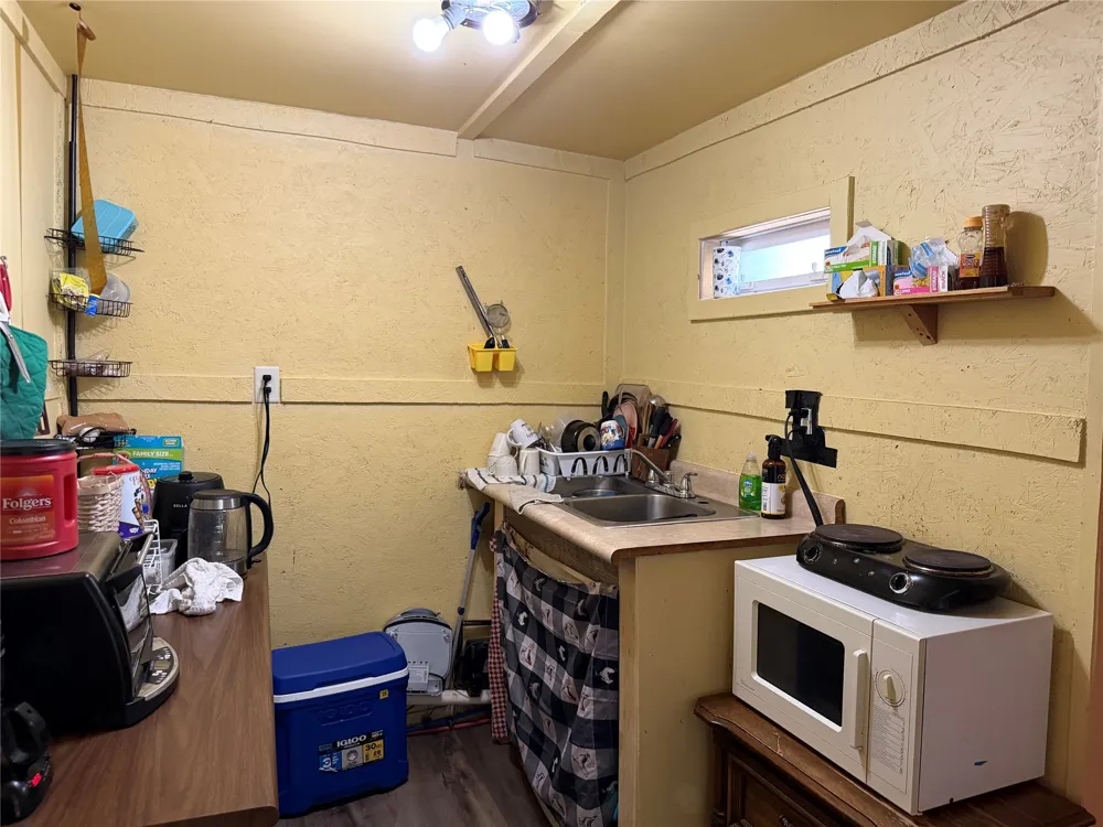 140 S Main Street Avinger, TX 75630