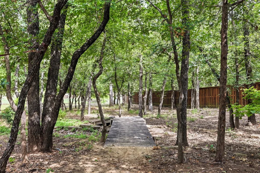 2930 Peninsula Drive Grapevine, TX 76051