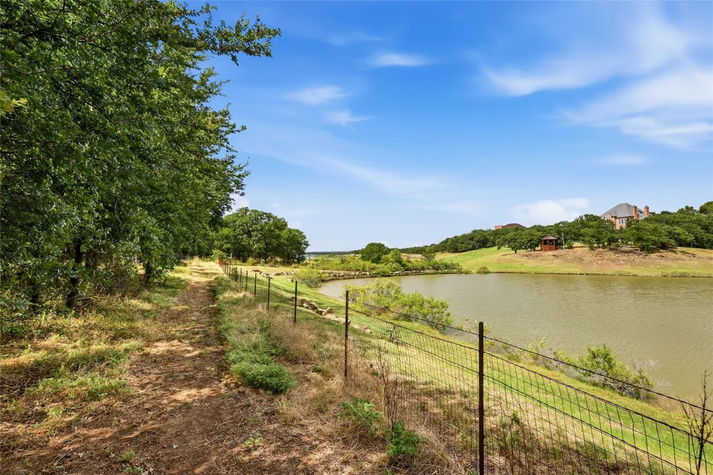 2930 Peninsula Drive Grapevine, TX 76051