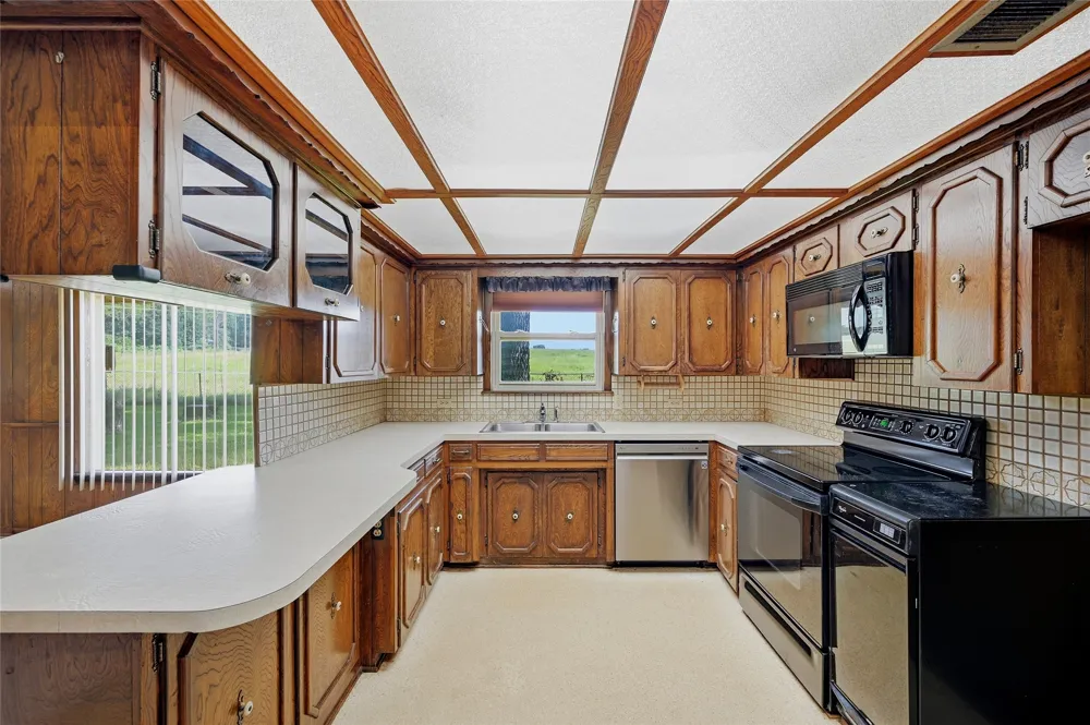 11138 Fm 901 Sadler, TX 76264