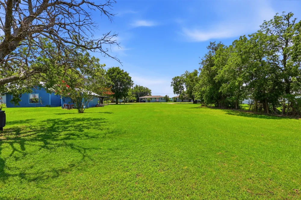 2501 Mcfarland Caddo Mills, TX 75135