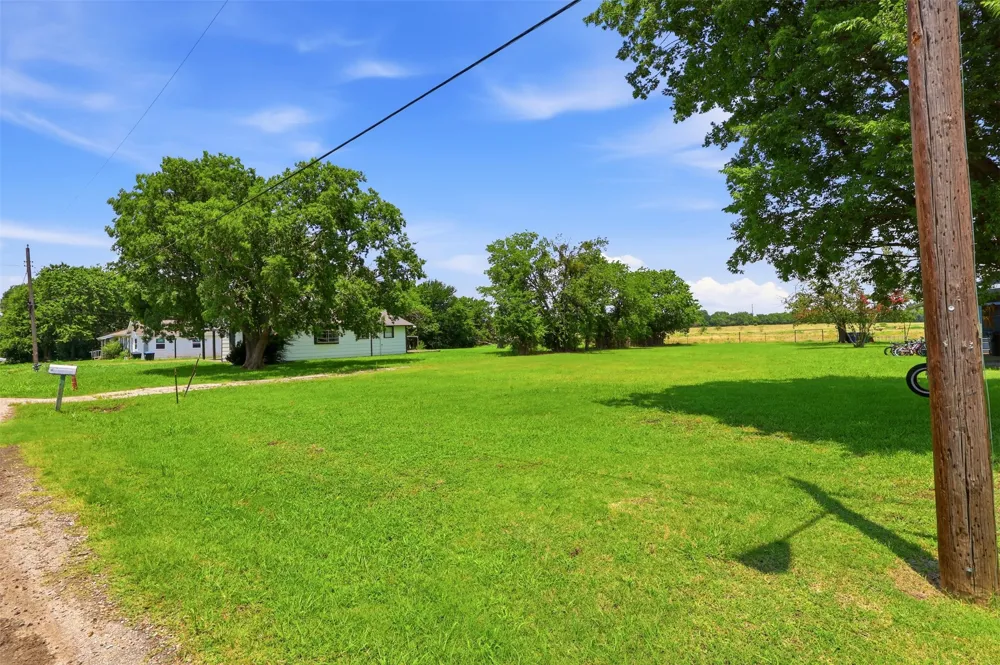 2501 Mcfarland Caddo Mills, TX 75135