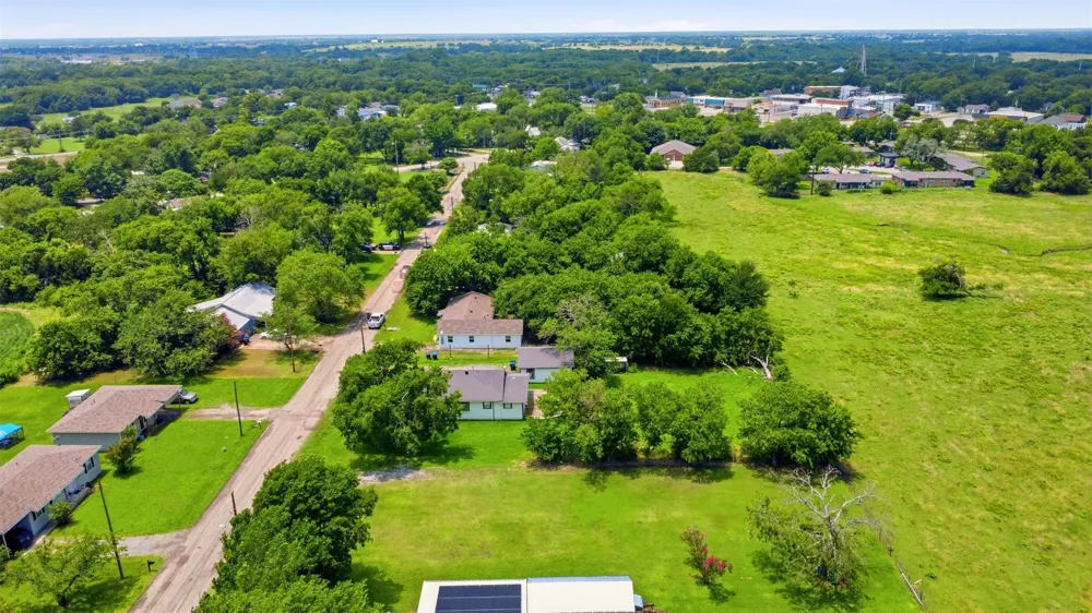 2501 Mcfarland Caddo Mills, TX 75135