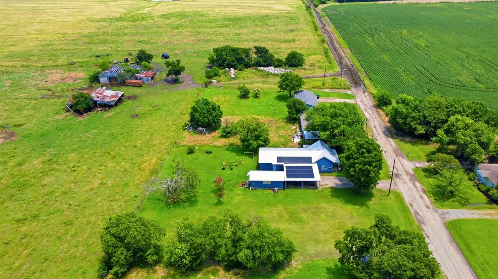 2501 Mcfarland Caddo Mills, TX 75135