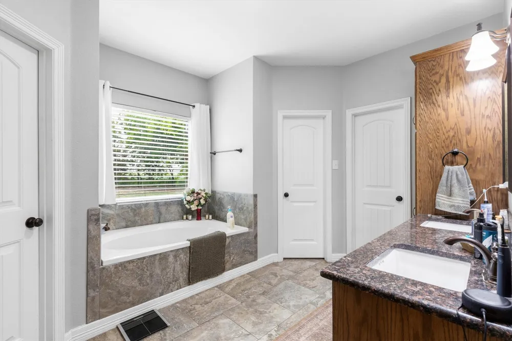 429 Collin Street Nevada, TX 75173