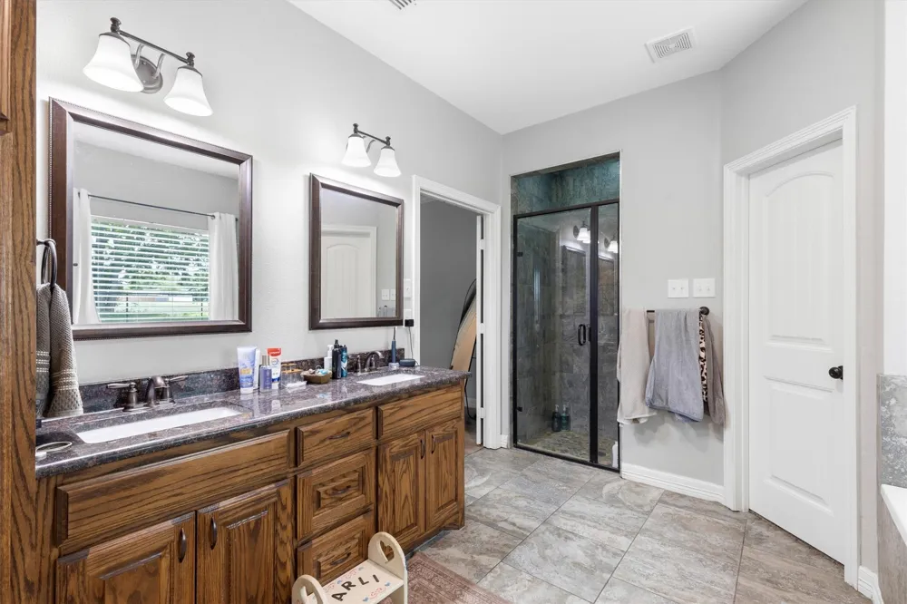 429 Collin Street Nevada, TX 75173