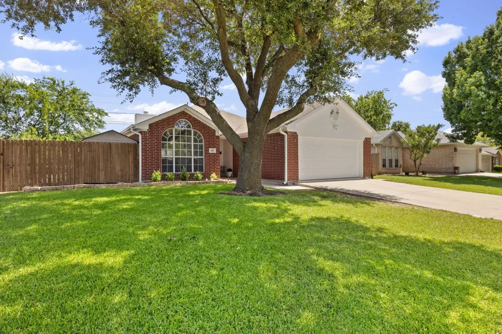 504 Fort Worth Street Mansfield, TX 76063