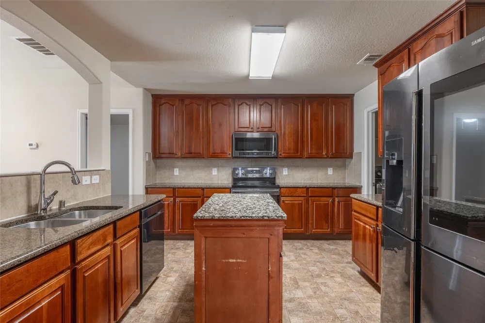 472 Grant Lane Lavon, TX 75166