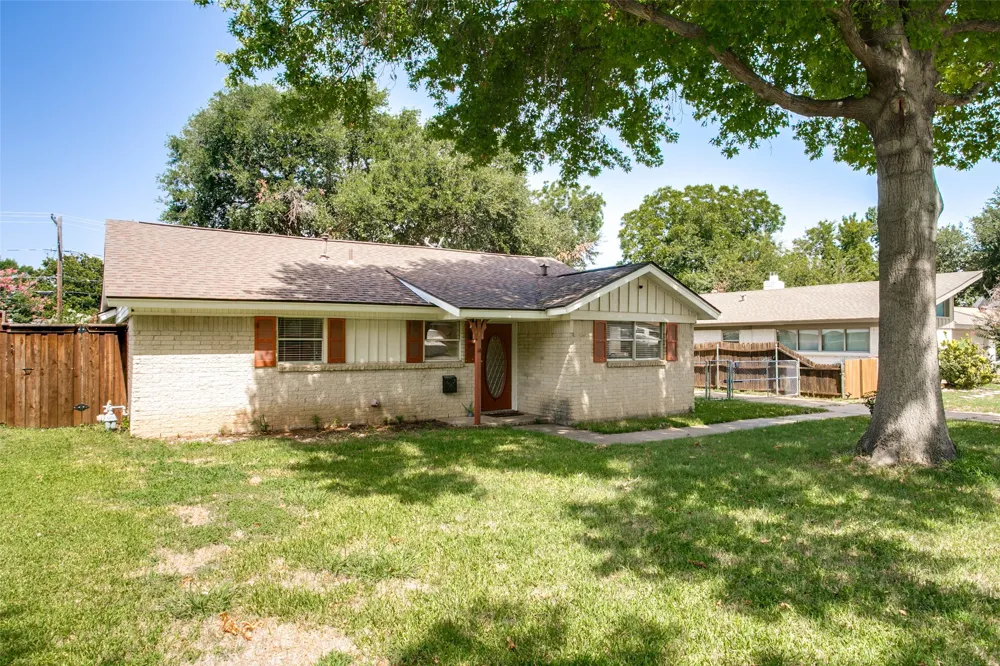 412 Franklin Drive Euless, TX 76040