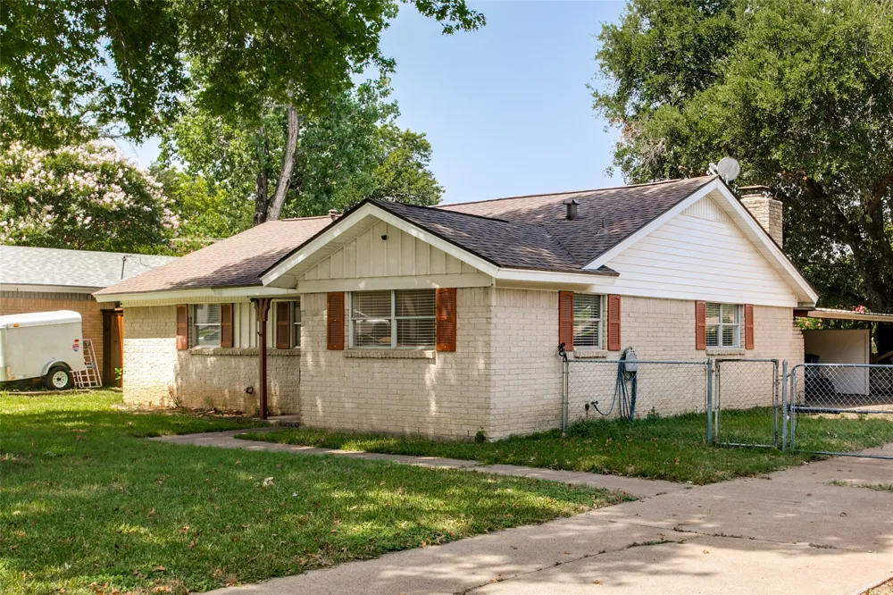 412 Franklin Drive Euless, TX 76040
