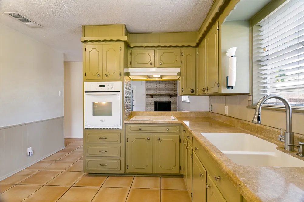 412 Franklin Drive Euless, TX 76040