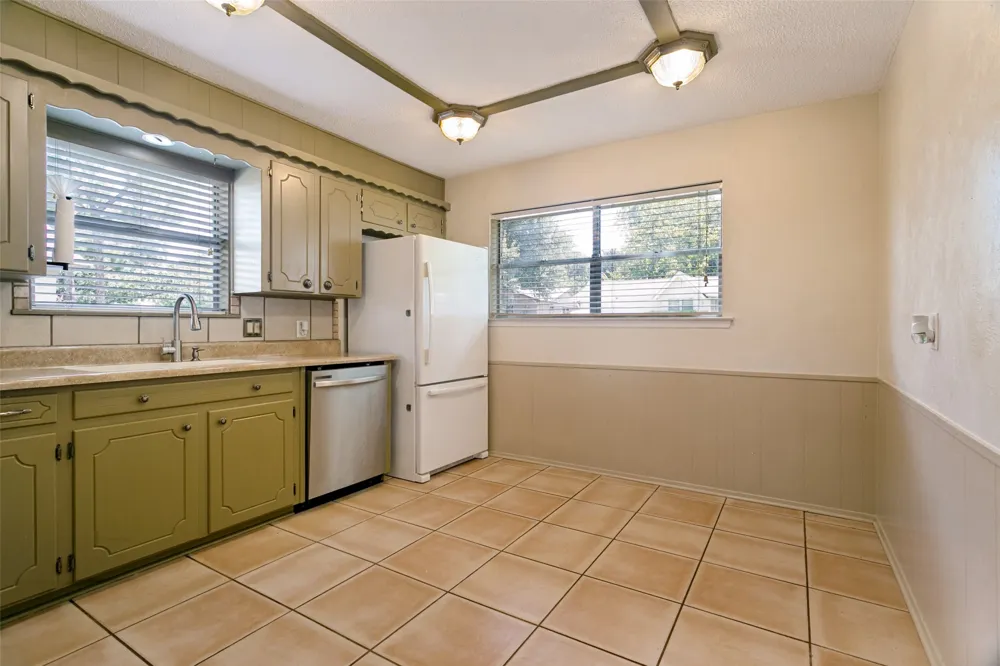 412 Franklin Drive Euless, TX 76040