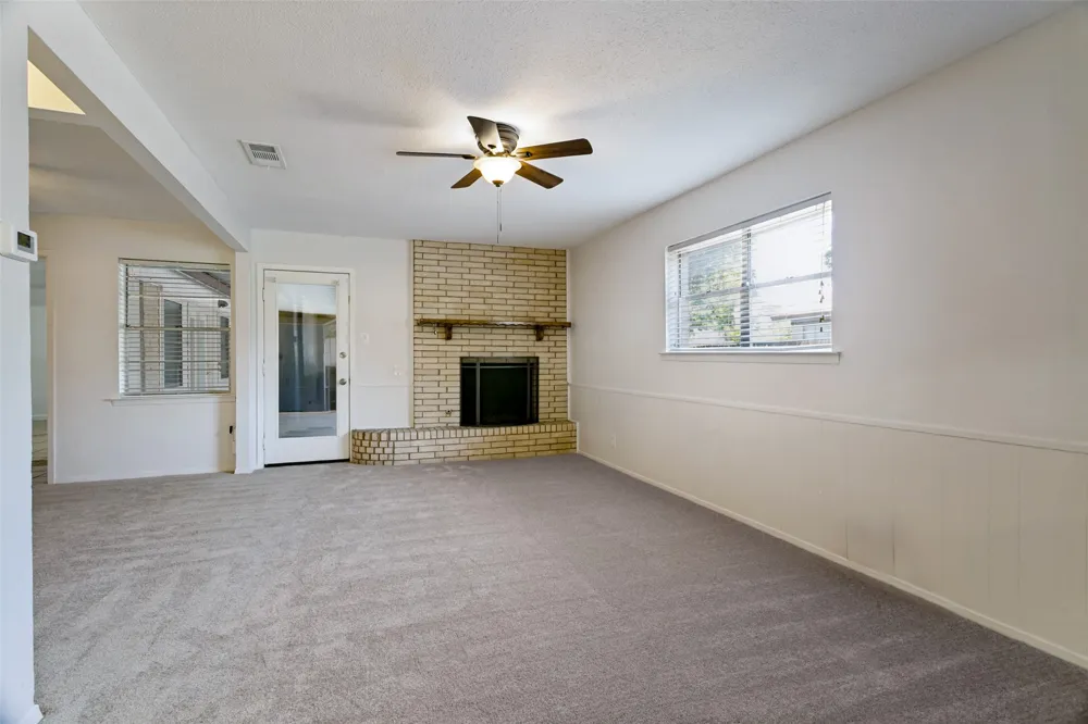 412 Franklin Drive Euless, TX 76040